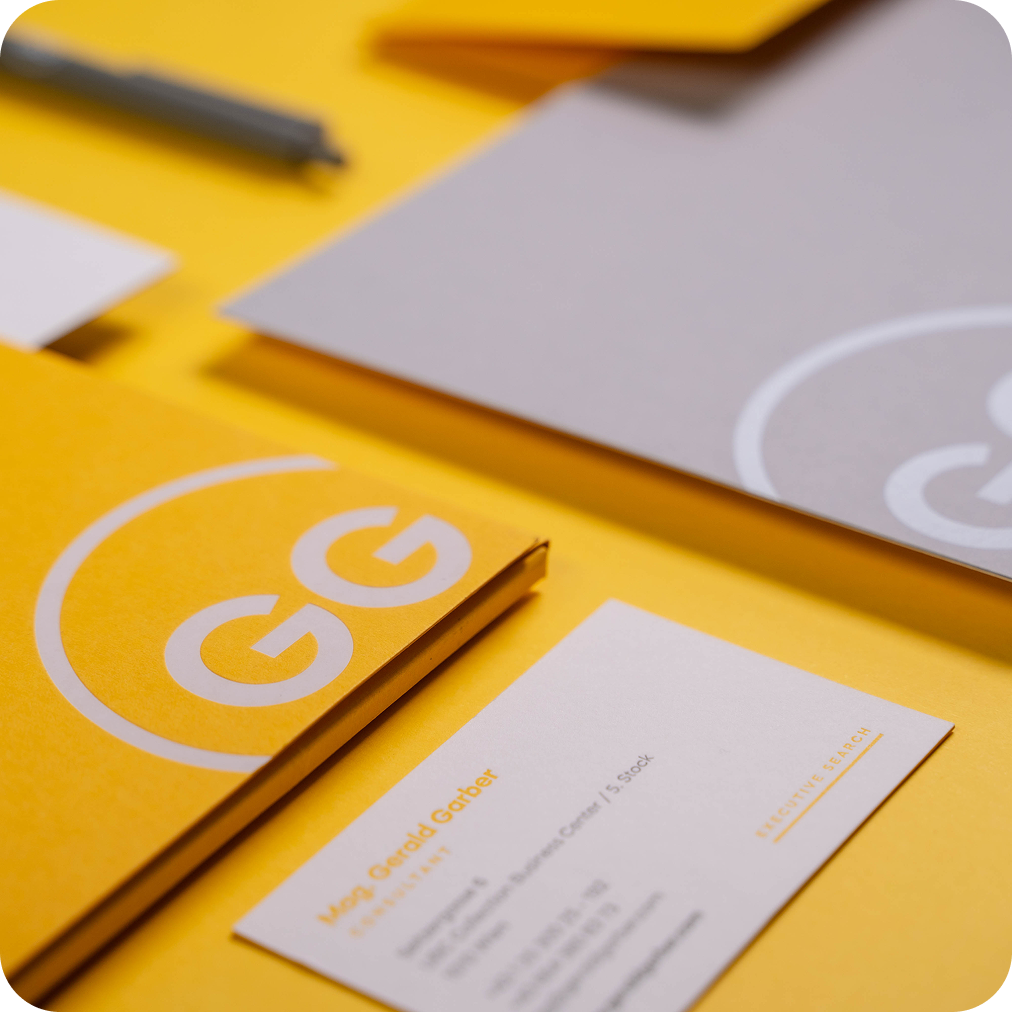 Gelb-graue Bürodrucksorten mit Papierveredelung