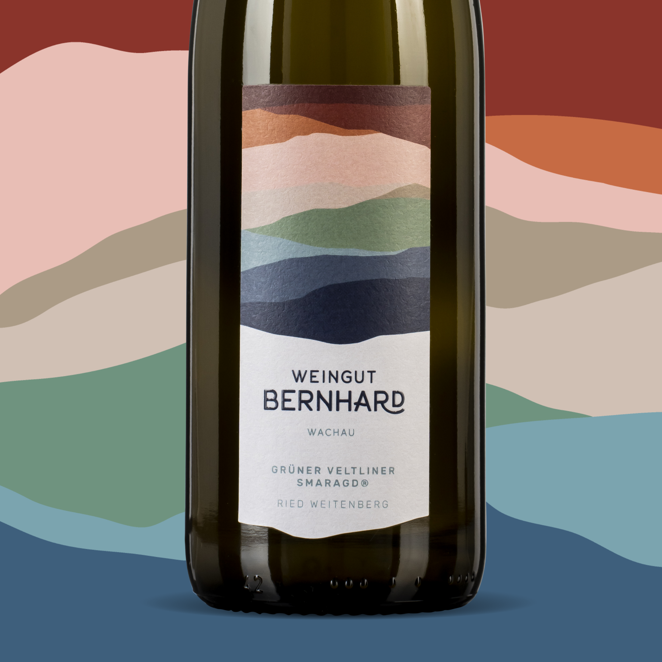 Weinflasche mit Etikett von Weingut Berhnhard