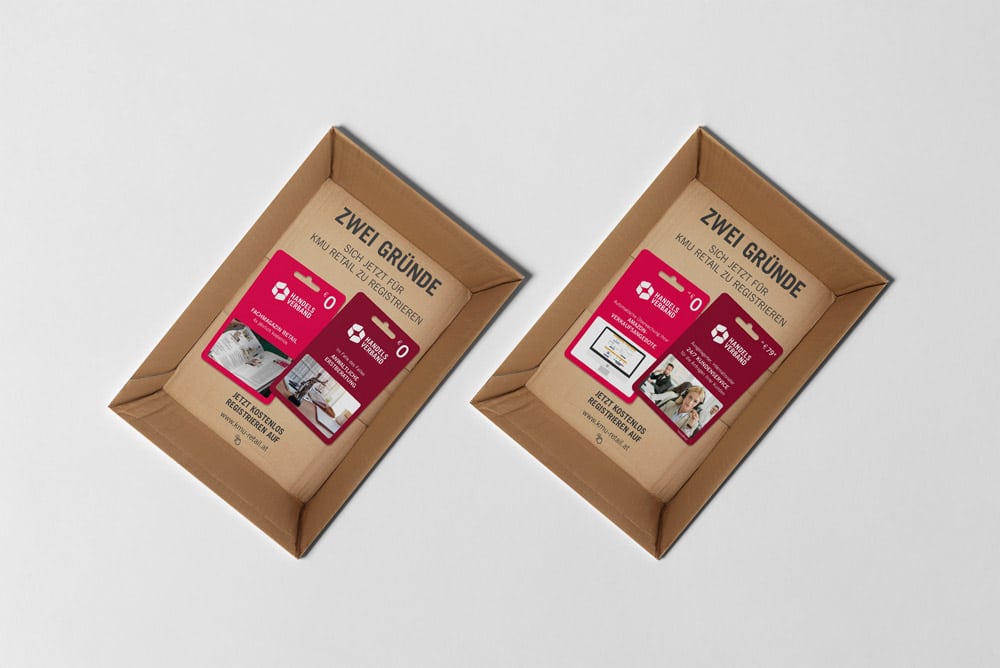 Darstellunge von zwei Postwurfsendungen von KMU Retail im Brief-Format